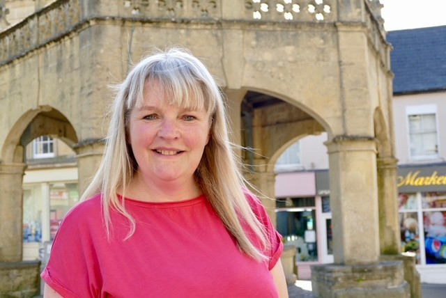 Claire Sully Market Cross 2